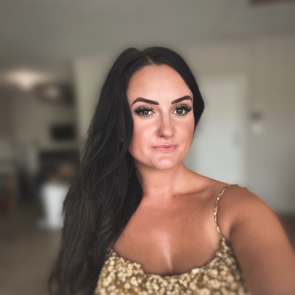 Profile Picture of Leah Regenscheid (@leahjolie) on Poshmark