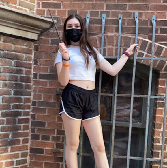 Profile Picture of Andrea Schmidt (@andreaschmid783) on Poshmark