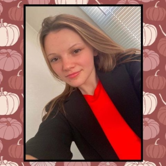 Profile Picture of Raylynn Vires (@rabbitmariegay) on Poshmark