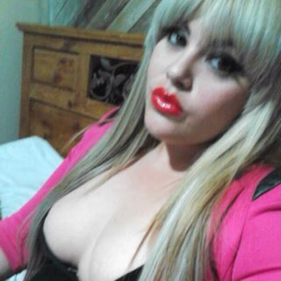 Profile Picture of Alex Noble (@alexita24) on Poshmark