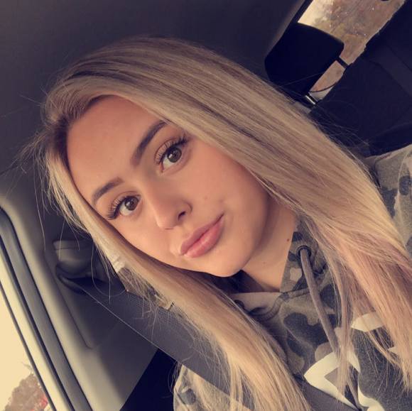 Profile Picture of Abby Ridenhour (@abbyridenhour33) on Poshmark