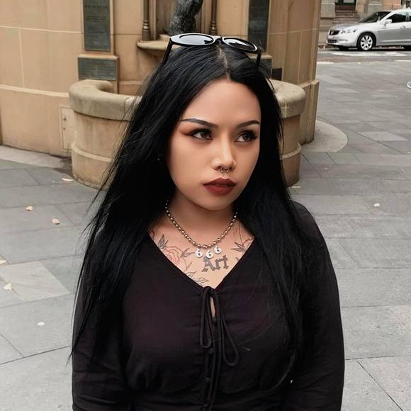 Profile Picture of Aran Wantong (@frongrockky) on Poshmark