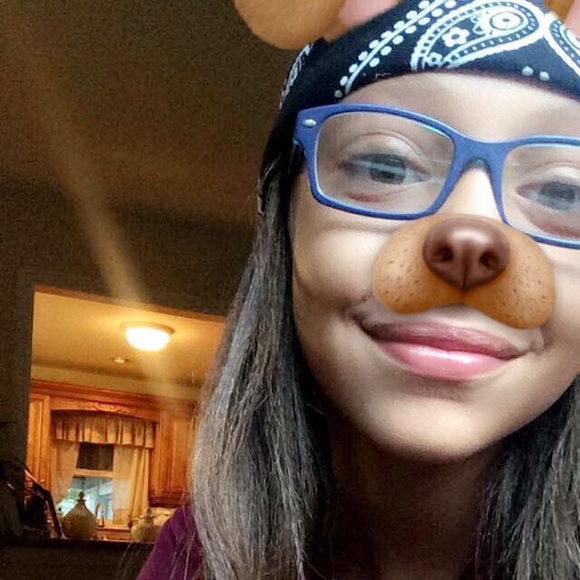 Profile Picture of Ariana Manforte (@ariana62705) on Poshmark