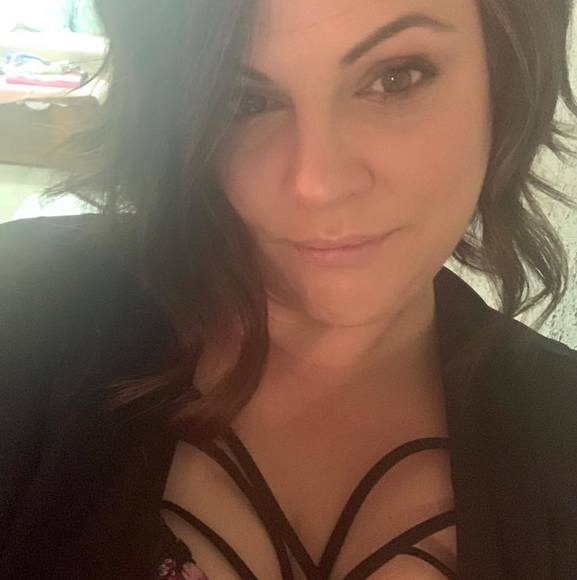 Profile Picture of Tessa Jacobs (@tessaroo12) on Poshmark