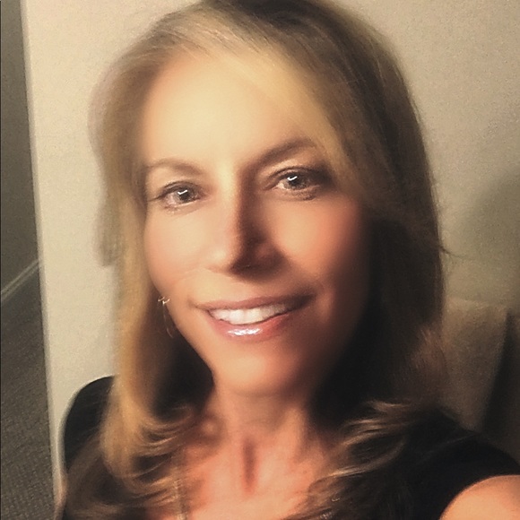 Profile Picture of Carleen Colby (@ccolby18) on Poshmark