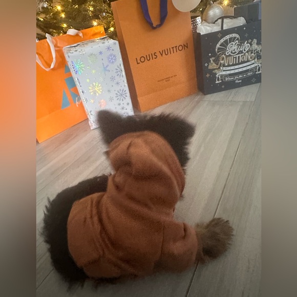 Profile Picture of Viviana Maxwell (@glamvivs) on Poshmark