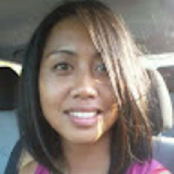 Profile Picture of April Pabilonia (@aprilpabilonia) on Poshmark