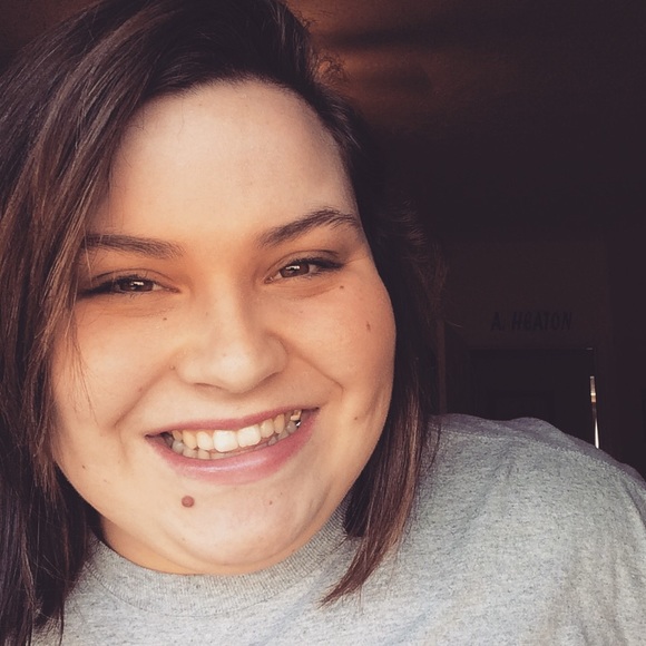 Profile Picture of Alexandria Heaton (@aheaton19) on Poshmark
