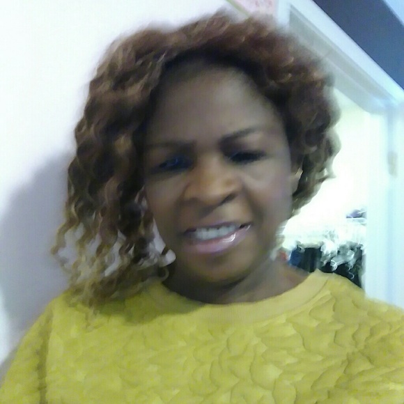 Profile Picture of Teena Obiegbunam (@ogoo) on Poshmark