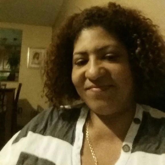 Profile Picture of Sobeida Flete (@sobeidaflete) on Poshmark