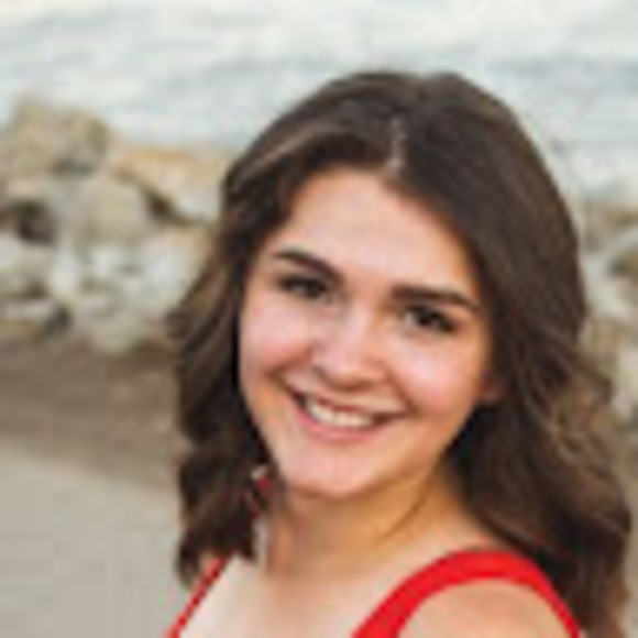 Profile Picture of Kaitlyn Fiedler (@fiedlerkaitlyn) on Poshmark