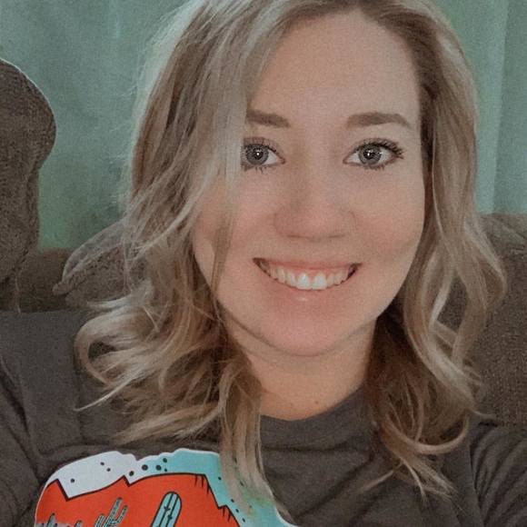 Profile Picture of Miranda Reid (@mreid9986) on Poshmark