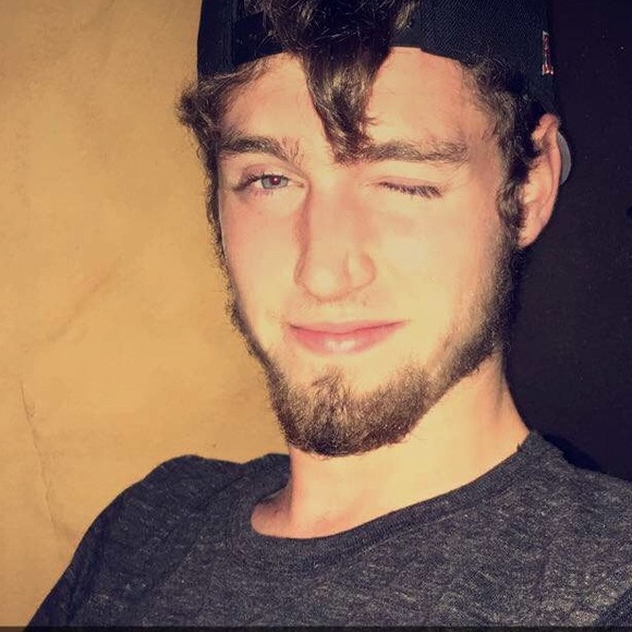 Profile Picture of Liam Quinn (@liam_j98) on Poshmark