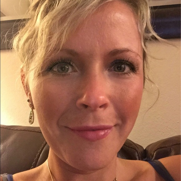 Profile Picture of Kate Heppner (@maverick17) on Poshmark