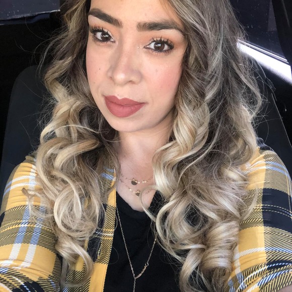 Profile Picture of Diana Felix (@diana_b_felix) on Poshmark