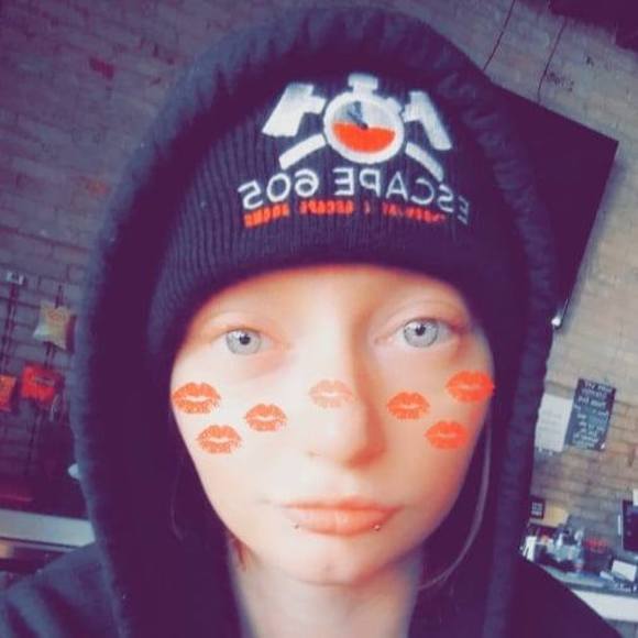 Profile Picture of Emmalee Heesch (@emmalee0525) on Poshmark