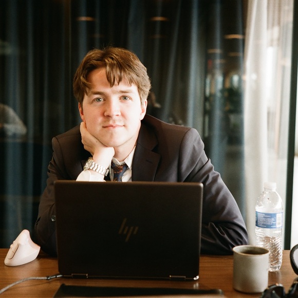 Profile Picture of Luke Borman (@lnb96) on Poshmark