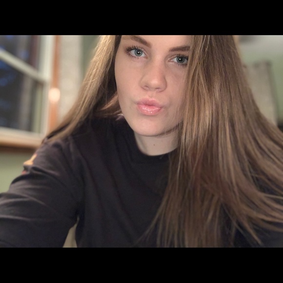 Profile Picture of Emma Thalacker (@emma_thalacker) on Poshmark