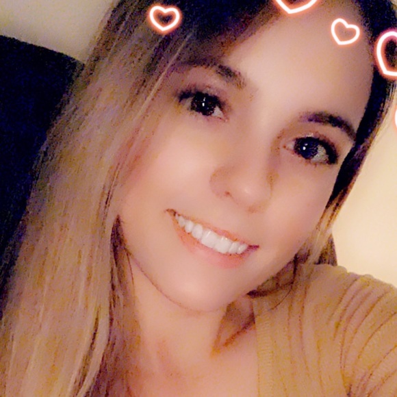 Profile Picture of Bri Bangs (@bribangs3) on Poshmark