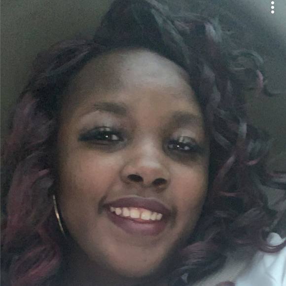 Profile Picture of Teia Summerhill (@teiasummerhill) on Poshmark