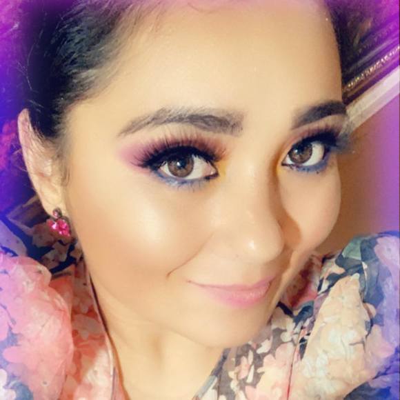 Profile Picture of Claudia Ramirez (@cyberclaudia86) on Poshmark