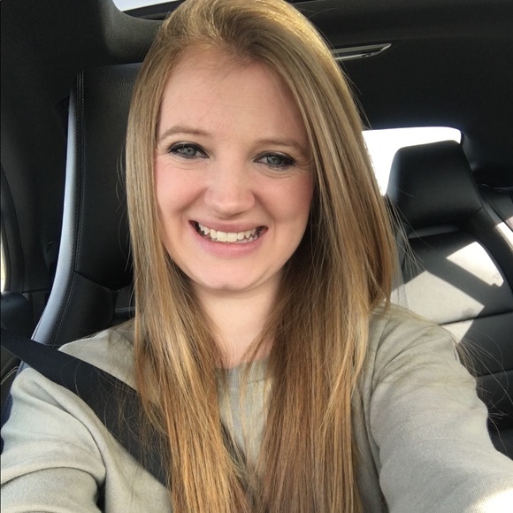 Profile Picture of Abbie Baggerly (@abbieb2003) on Poshmark