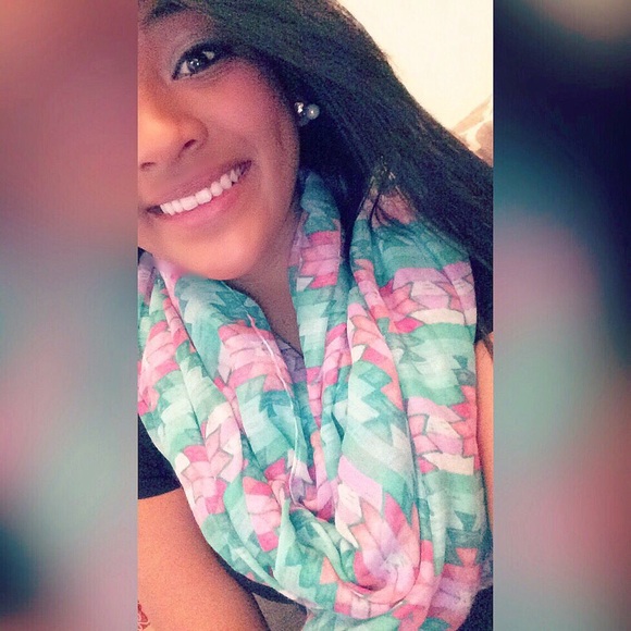 Profile Picture of Mayra Mata (@mayradmata13) on Poshmark