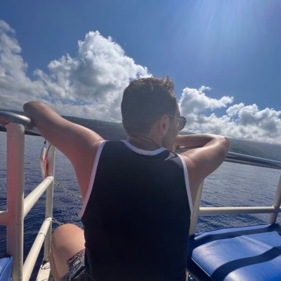 Profile Picture of Carlos Carlos (@cavilla723) on Poshmark