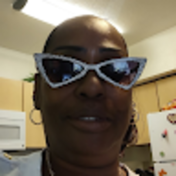 Profile Picture of Gennette Maeshack (@sexygenn) on Poshmark