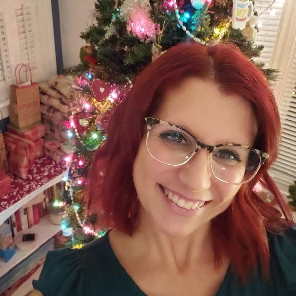 Profile Picture of Alyce Rosolen (@ajmrz) on Poshmark