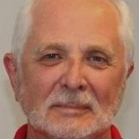 Profile Picture of Peter Schubert (@peschubert) on Poshmark