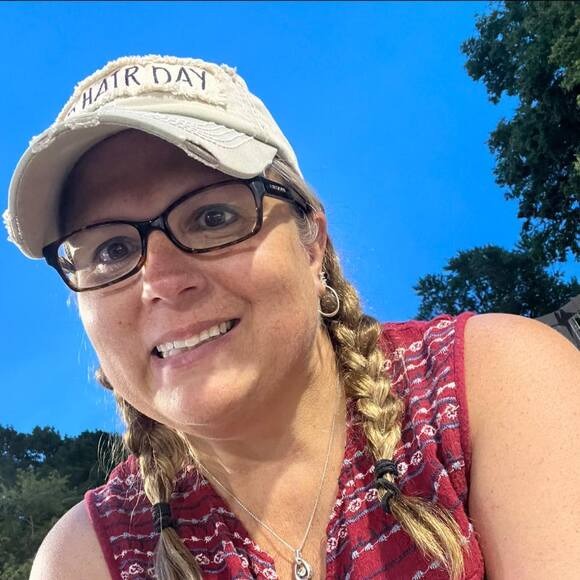 Profile Picture of Anita Bookmeier yessak (@ayessak) on Poshmark