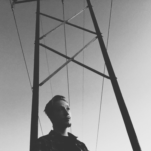 Profile Picture of Alex Hartman (@vlexhvrtmvn) on Poshmark