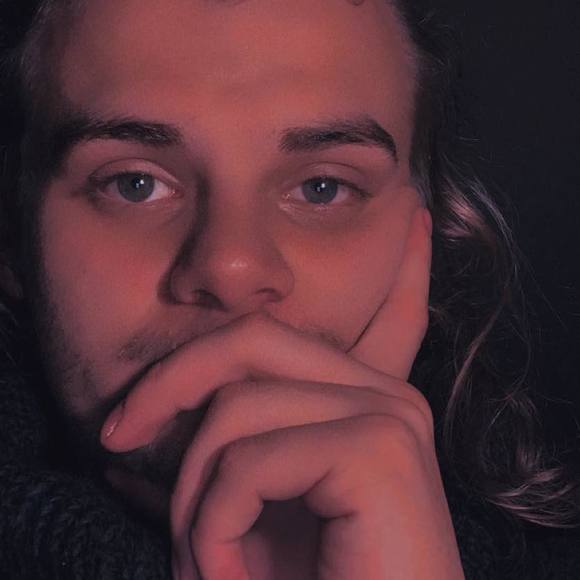 Profile Picture of Trace Zurek (@tracezurek) on Poshmark