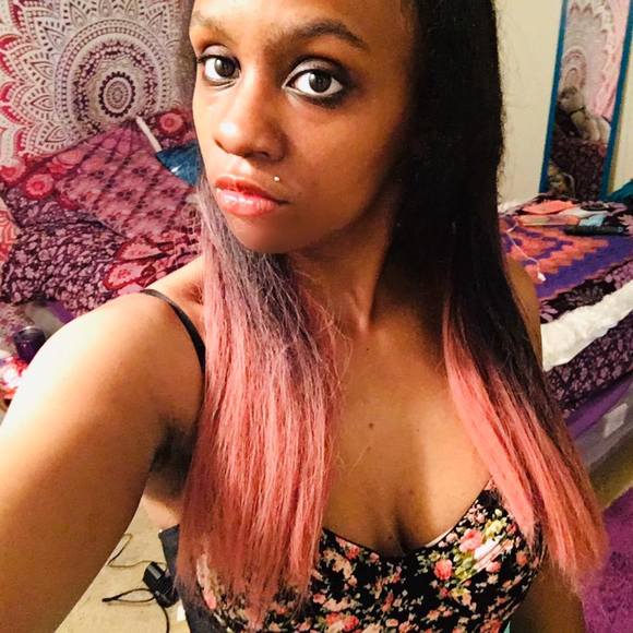 Profile Picture of Toni Sulton (@pandatiger95) on Poshmark
