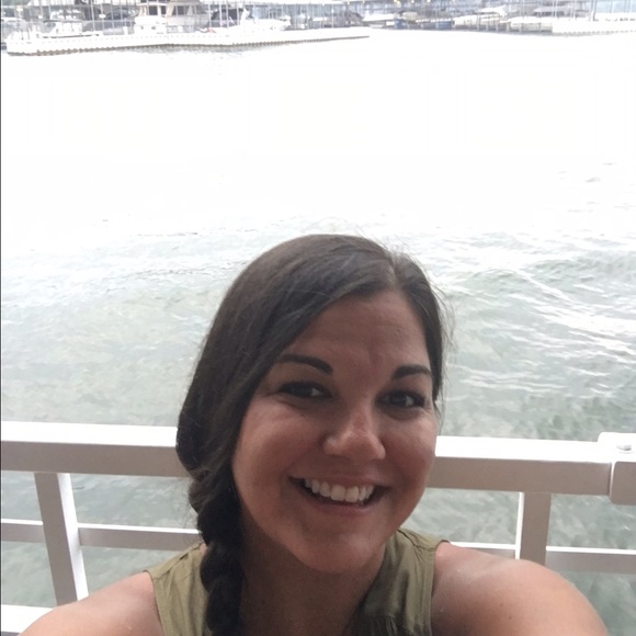 Profile Picture of Courtney Kupinski (@ckupin81) on Poshmark