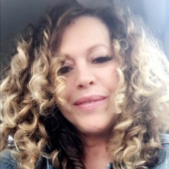 Profile Picture of Anabela Malone (@bellabellz23) on Poshmark