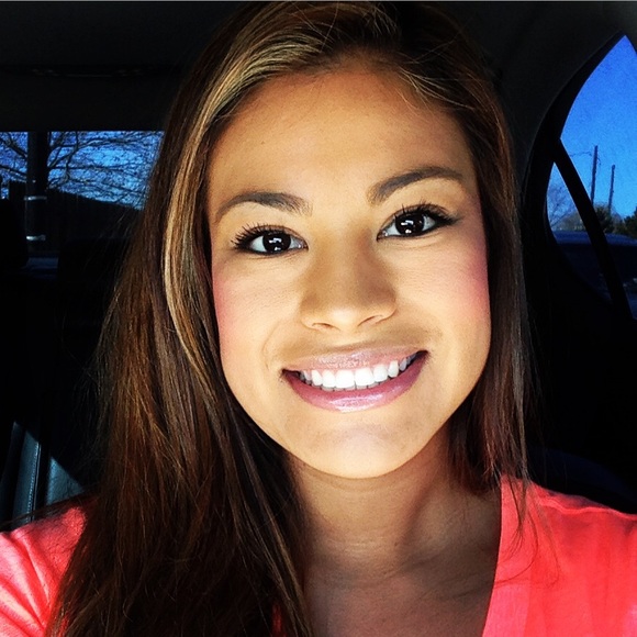 Profile Picture of Elizabeth Abrego (@eabrego) on Poshmark