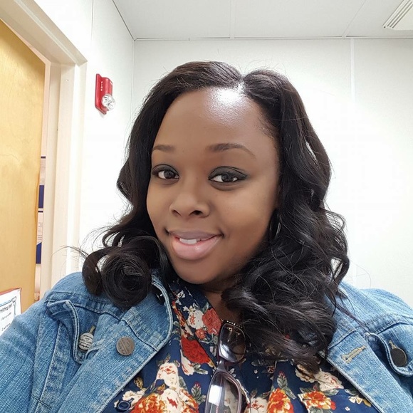 Profile Picture of Jeanette Kelley (@mrskimtoyou) on Poshmark