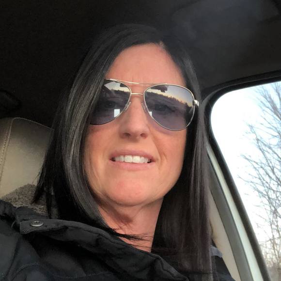 Profile Picture of Melissa Wallace (@melisw74) on Poshmark