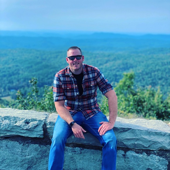 Profile Picture of William Kevin (@kevinkam9610) on Poshmark