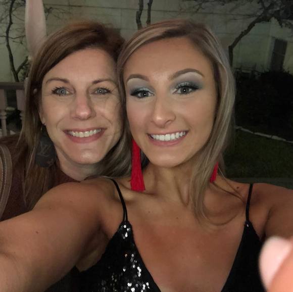 Profile Picture of Christi Grauke yackel (@yackelc) on Poshmark