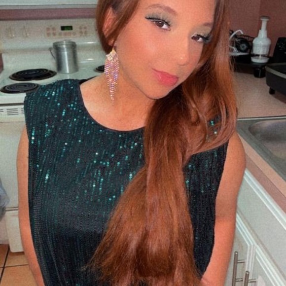 Profile Picture of Amanda Alejos (@amandaalejos494) on Poshmark