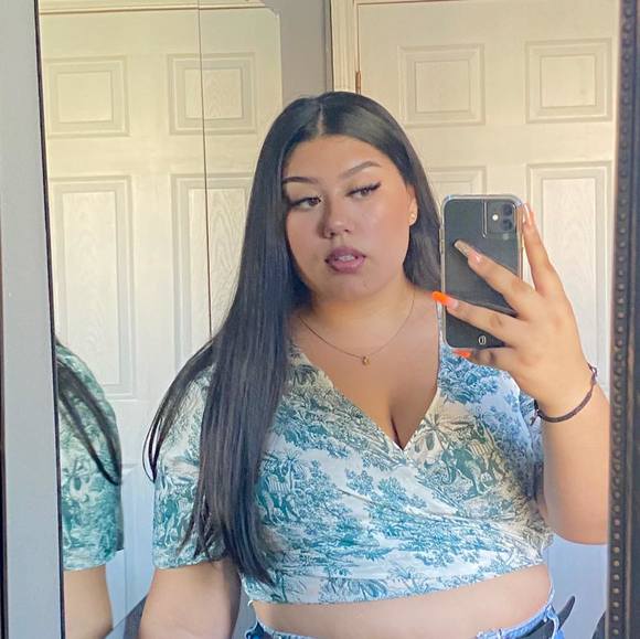 Profile Picture of Paula Limon (@paulalimon) on Poshmark