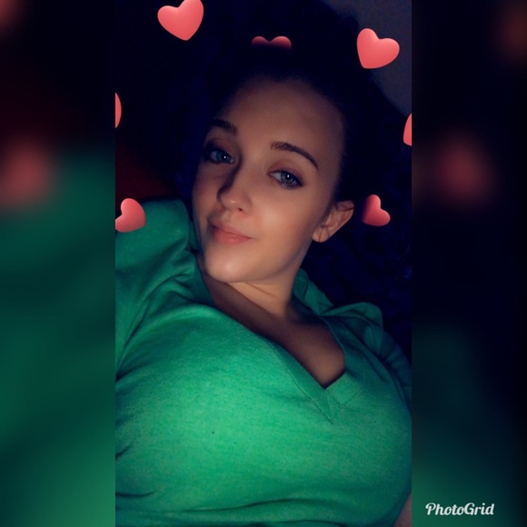 Profile Picture of Becca Dobesh (@beccadobesh) on Poshmark