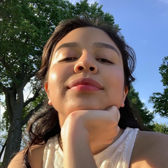 Profile Picture of Wendy Leyva (@dewnys) on Poshmark