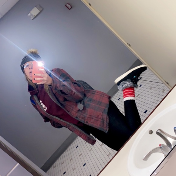 Profile Picture of Kylee Synovec (@kyleesynovec) on Poshmark