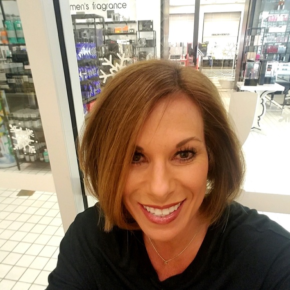 Profile Picture of Sandra Sandefur (@slbs1999) on Poshmark