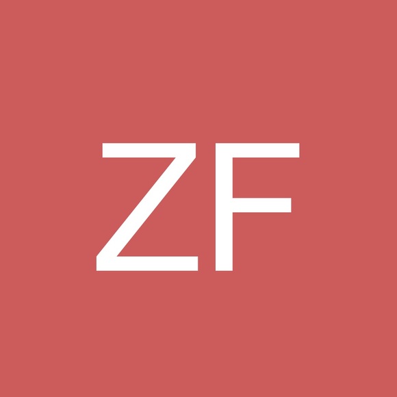 Profile Picture of Zoe Fowler (@zf961418) on Poshmark