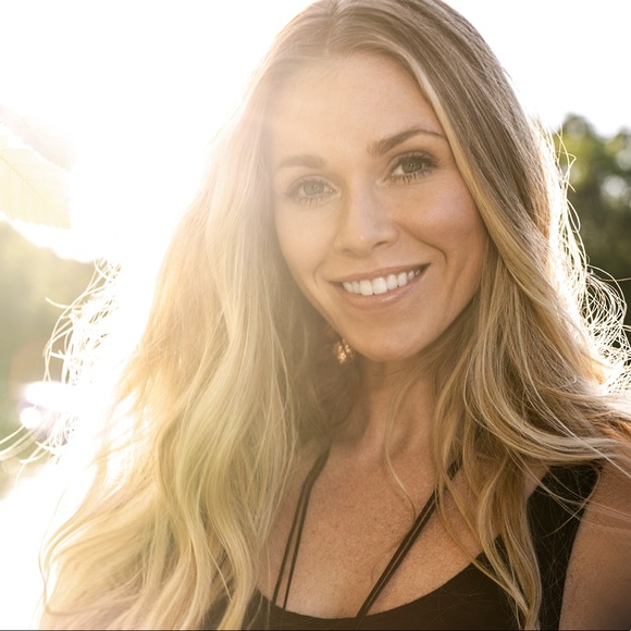 Profile Picture of Valerie Larsen (@valcarpender) on Poshmark